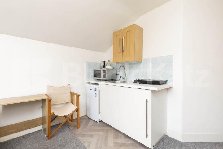 			NEW INSTRUCTION, Studio Apartment, 1 bath, 1 reception Flat			 Wood Lane , SHEPHERDS BUSH